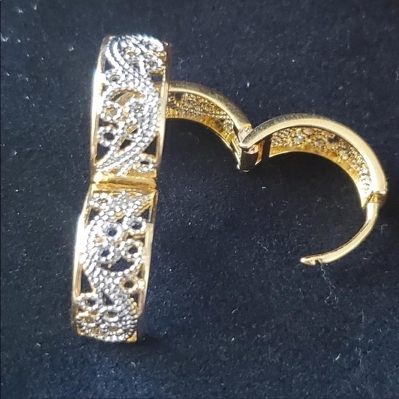 NEW 14k Gold/Silver Plated Filigree Huggie Hoop Earrings - Picture 7 of 11